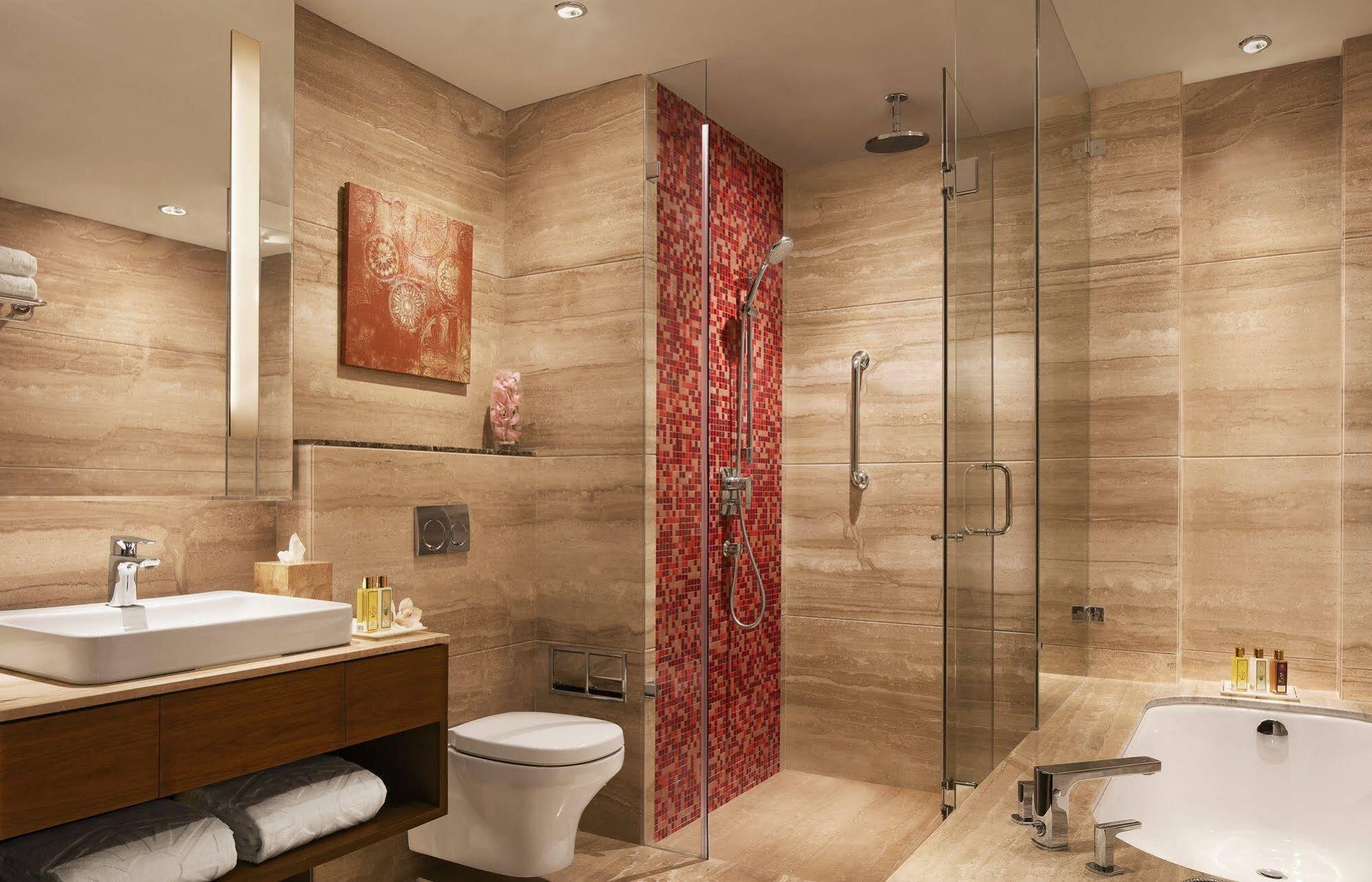 Taj Swarna, Amritsar Ξενοδοχείο Εξωτερικό φωτογραφία A modern bathroom