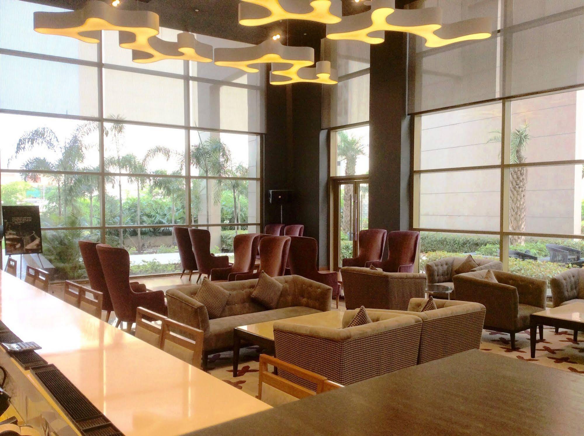 Taj Swarna, Amritsar Ξενοδοχείο Εξωτερικό φωτογραφία The lobby of the hotel