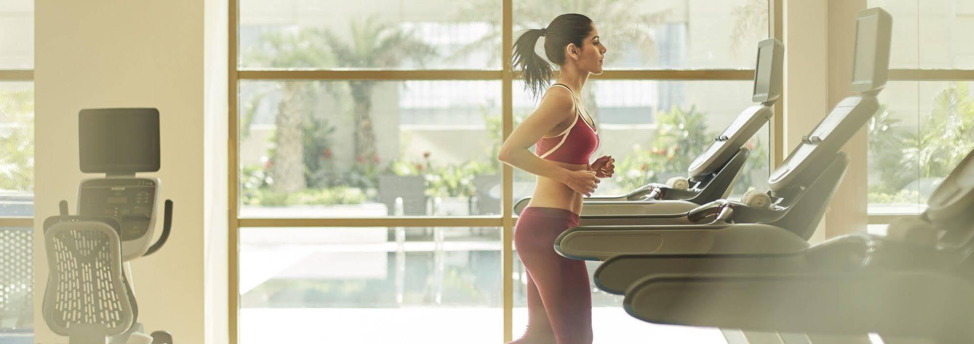Taj Swarna, Amritsar Ξενοδοχείο Εξωτερικό φωτογραφία A woman exercising on a treadmill
