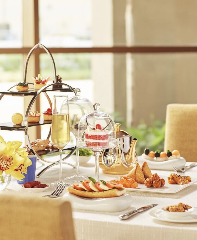 Taj Swarna, Amritsar Ξενοδοχείο Εξωτερικό φωτογραφία Afternoon tea at the Taj Mahal Palace, Mumbai